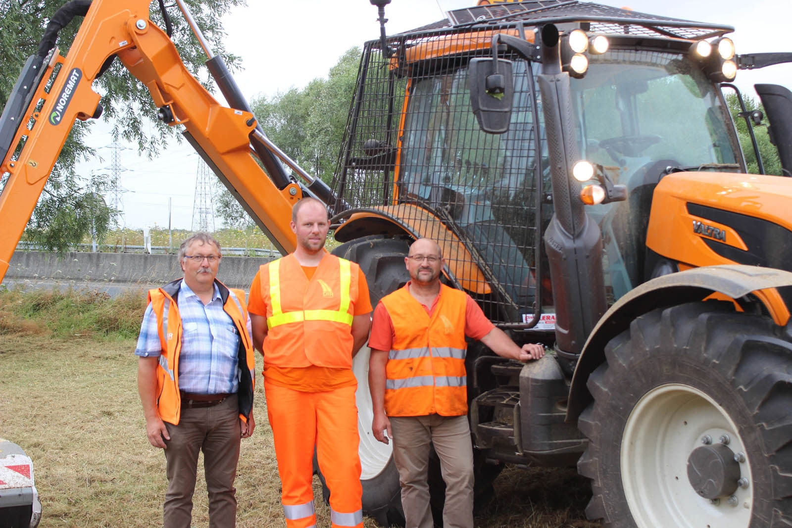 Marc Reze, Guillaume Oger e Sylvain Prouet sono soddisfatti dei loro trattori Valtra su misura.