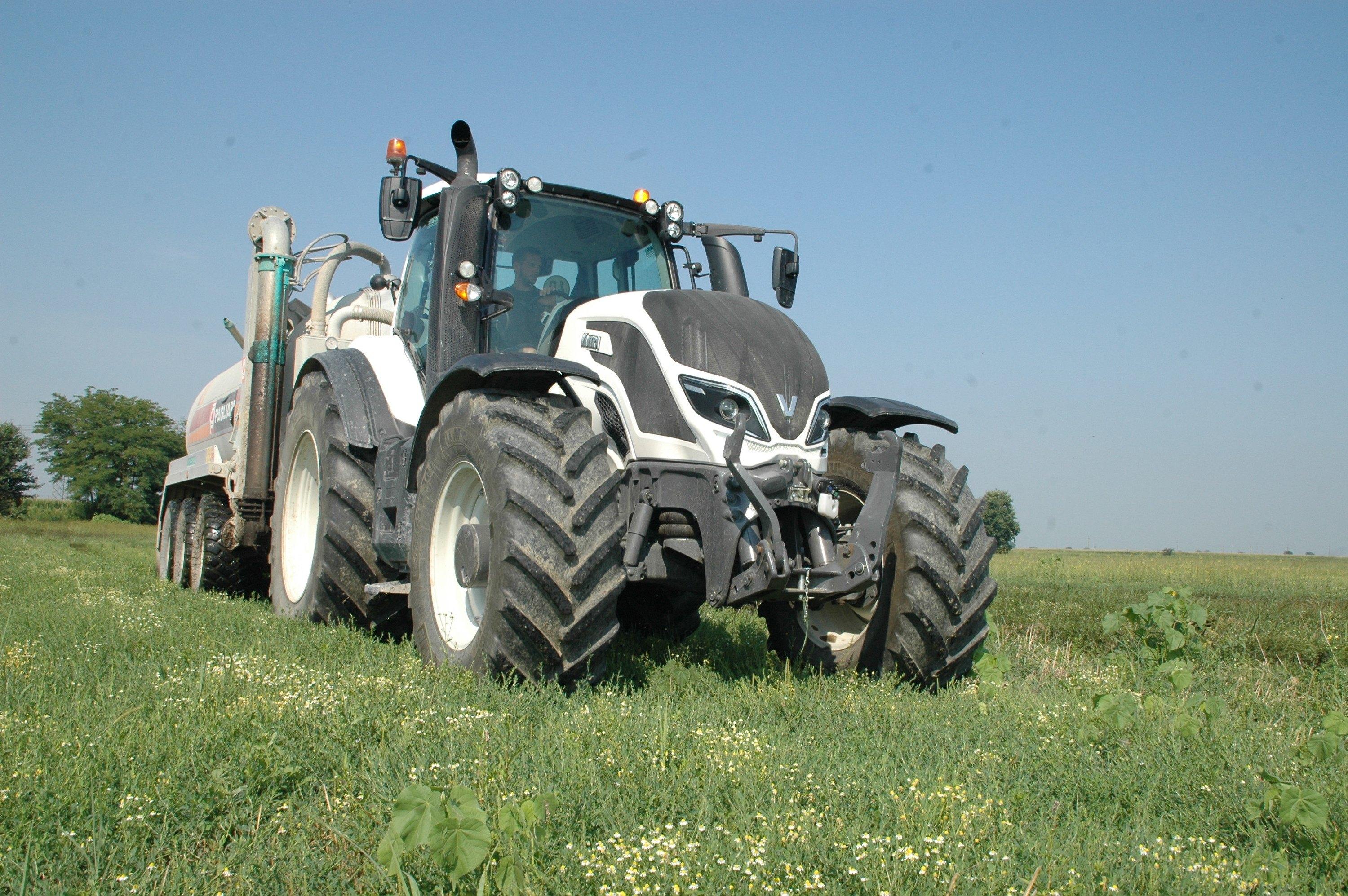 Valtra T254 a lavoro Giovanni Bruschi